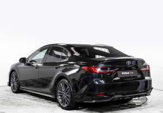 Подержанный автомобиль Toyota Camry Sedan 2024 года (5 фото)