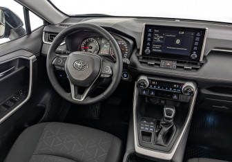 Подержанный автомобиль Toyota RAV4 2020 года (28 фото)