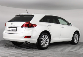 Подержанный автомобиль Toyota Venza 2015 года (5 фото)