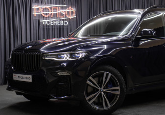Подержанный автомобиль BMW X7 2020 года (31 фото)