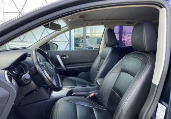 Подержанный автомобиль Nissan Qashqai 2012 года (23 фото)