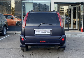 Подержанный автомобиль Nissan X-Trail 2004 года (6 фото)