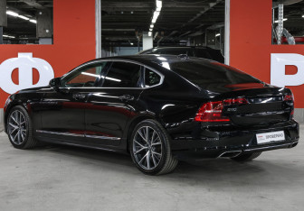 Подержанный автомобиль Volvo S90 2020 года (7 фото)