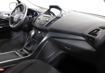 Подержанный автомобиль Ford Kuga 2018 года (5 фото)