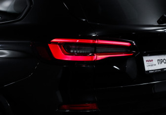 Подержанный автомобиль BMW X5 2021 года (16 фото)