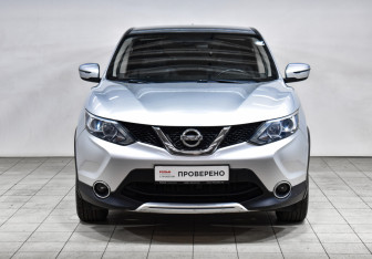 Подержанный автомобиль Nissan Qashqai 2017 года (2 фото)