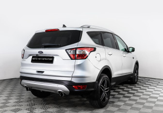 Подержанный автомобиль Ford Kuga 2018 года (3 фото)
