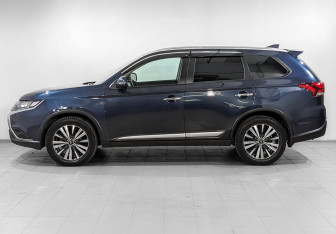 Подержанный автомобиль Mitsubishi Outlander 2020 года (8 фото)