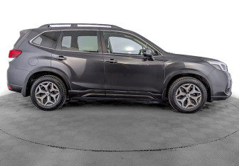 Подержанный автомобиль Subaru Forester Suv 2018 года (4 фото)