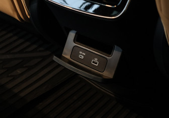 Подержанный автомобиль Voyah Free 2025 года (10 фото)