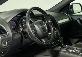 Подержанный автомобиль Audi Q7 2009 года (13 фото)
