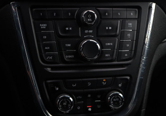 Подержанный автомобиль Opel Mokka 2013 года (14 фото)