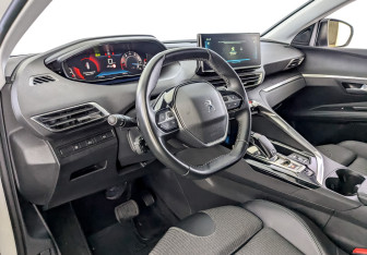Подержанный автомобиль Peugeot 3008 2021 года (16 фото)