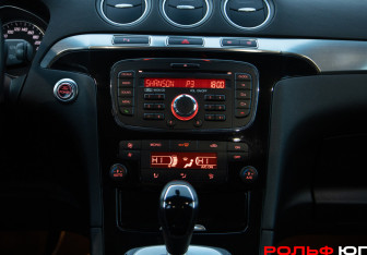 Подержанный автомобиль Ford S-MAX 2011 года (13 фото)