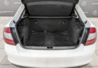 Подержанный автомобиль Skoda Rapid Liftback 2019 года (10 фото)