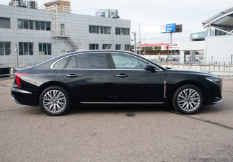 Подержанный автомобиль Hongqi H5 2024 года (4 фото)