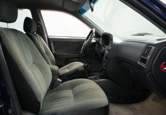 Подержанный автомобиль Hyundai Elantra Sedan 2006 года (9 фото)