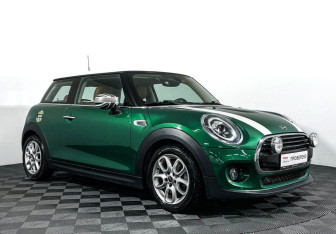 Подержанный автомобиль MINI Hatch 2020 года (3 фото)