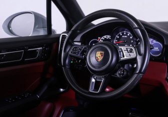 Подержанный автомобиль Porsche Cayenne 2018 года (12 фото)
