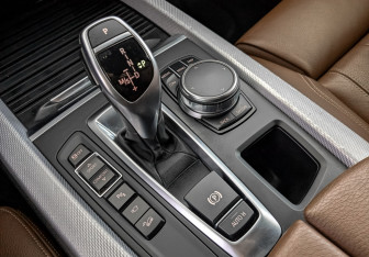 Подержанный автомобиль BMW X5 2017 года (21 фото)