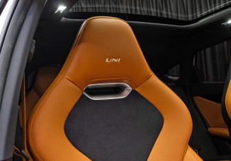 Подержанный автомобиль Changan UNI-V 2023 года (11 фото)