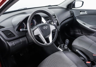 Подержанный автомобиль Hyundai Solaris Sedan 2012 года (9 фото)