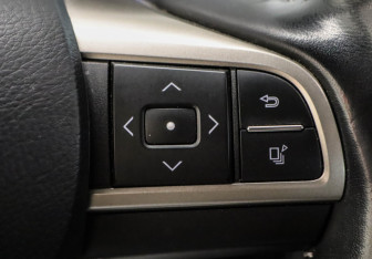 Подержанный автомобиль Lexus RX 2022 года (10 фото)