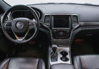 Подержанный автомобиль Jeep Grand Cherokee 2017 года (13 фото)