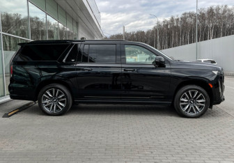 Подержанный автомобиль Cadillac Escalade Suv 2022 года (4 фото)