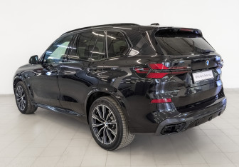Подержанный автомобиль BMW X5 2023 года (7 фото)