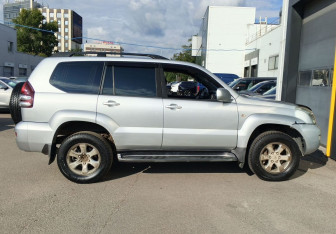 Подержанный автомобиль Toyota Land Cruiser Prado 2008 года (4 фото)