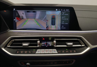 Подержанный автомобиль BMW X7 2021 года (18 фото)