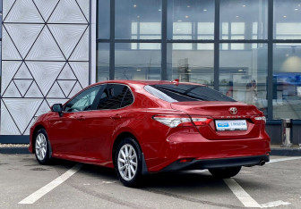Подержанный автомобиль Toyota Camry Sedan 2021 года (7 фото)