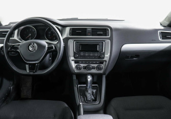 Подержанный автомобиль Volkswagen Jetta Sedan 2018 года (7 фото)
