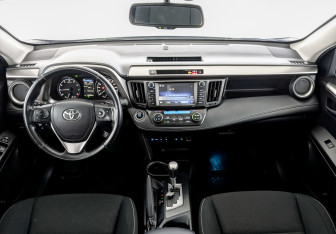 Подержанный автомобиль Toyota RAV4 2019 года (14 фото)