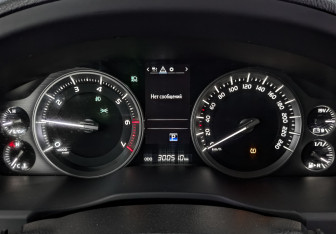 Подержанный автомобиль Toyota Land Cruiser Suv 2017 года (16 фото)