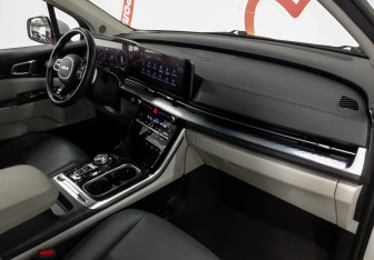 Подержанный автомобиль Kia Carnival 2022 года (9 фото)