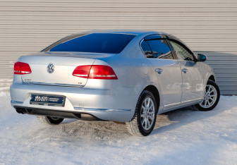 Подержанный автомобиль Volkswagen Passat Sedan 2012 года (5 фото)