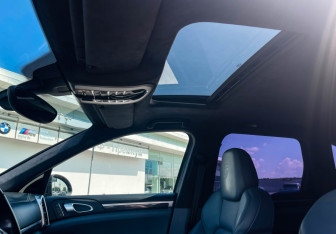 Подержанный автомобиль Porsche Cayenne 2012 года (19 фото)