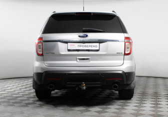 Подержанный автомобиль Ford Explorer 2013 года (6 фото)