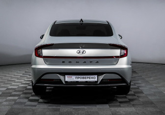 Подержанный автомобиль Hyundai Sonata 2020 года (6 фото)