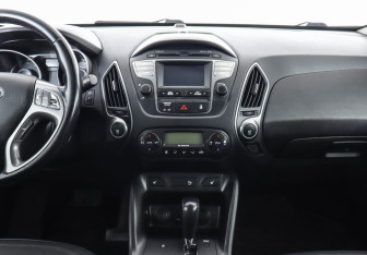 Подержанный автомобиль Hyundai ix35 2015 года (9 фото)