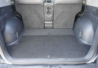 Подержанный автомобиль Toyota RAV4 2010 года (9 фото)