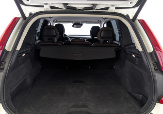 Подержанный автомобиль Volvo XC90 2019 года (10 фото)