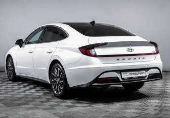 Подержанный автомобиль Hyundai Sonata 2021 года (7 фото)