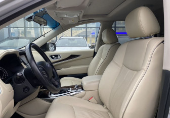 Подержанный автомобиль Infiniti QX60 2018 года (23 фото)