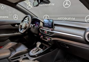 Подержанный автомобиль Kia Cerato Sedan 2022 года (13 фото)