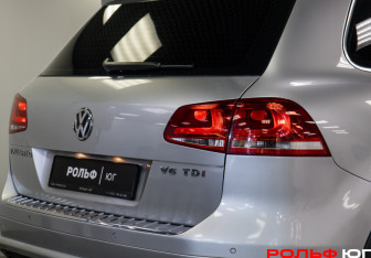 Подержанный автомобиль Volkswagen Touareg 2011 года (20 фото)