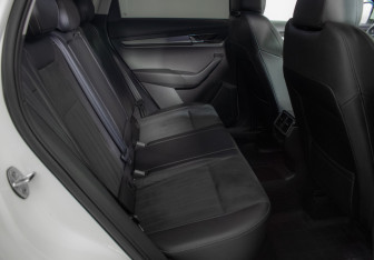 Подержанный автомобиль Skoda Karoq 2020 года (10 фото)