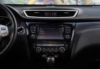 Подержанный автомобиль Nissan X-Trail 2015 года (10 фото)